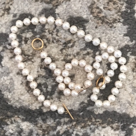 CONVERTIBLE String of Pearls - Necklace/Bracelet - Elegant & Classic Gold Clasp! - Picture 4 of 12